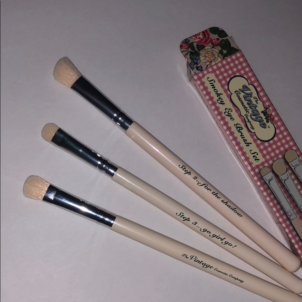The Vintage Cosmetic Company Eyeshadow Brush Set